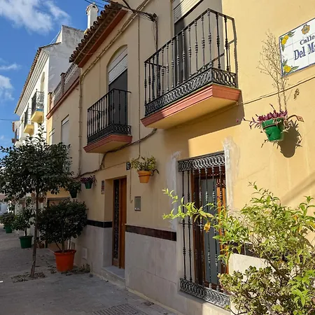 Дом отдыха Estepona Old Town Gem • 5 Min Walk To Beach *