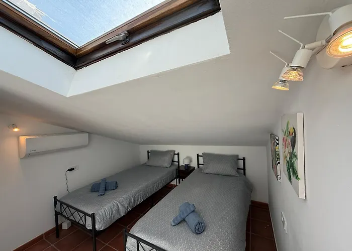 Old Town! 3bed House 5min Walk To Casa de Férias Estepona