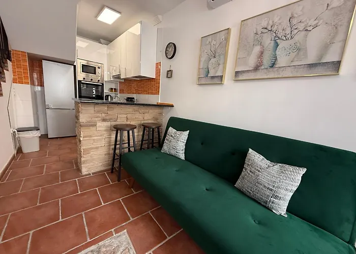 Old Town! 3bed House 5min Walk To Casa de Férias Estepona